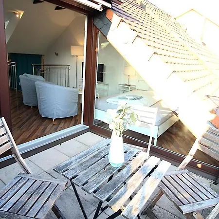 Idyllic Setting In Center - Bright & Modern *
