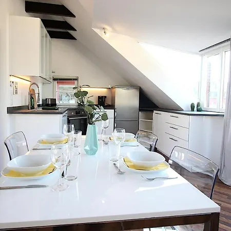 Διαμέρισμα Idyllic Setting In Center - Bright & Modern