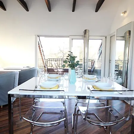 Idyllic Setting In Center - Bright & Modern