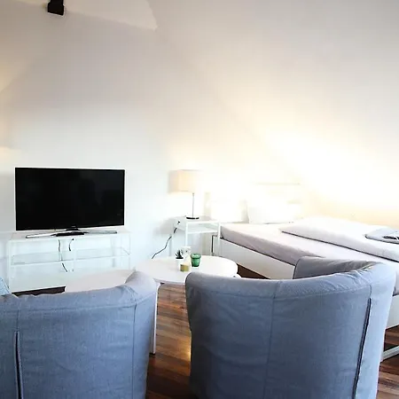 Idyllic Setting In Center - Bright & Modern *