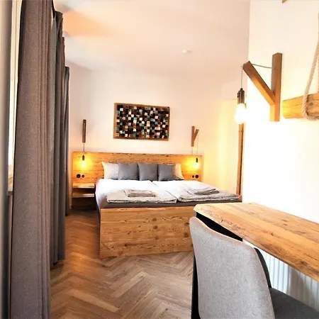 Daire Idyllic Setting In Center - Bright & Modern