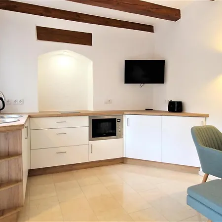 Apartment Idyllic Setting In Center - Bright & Modern *