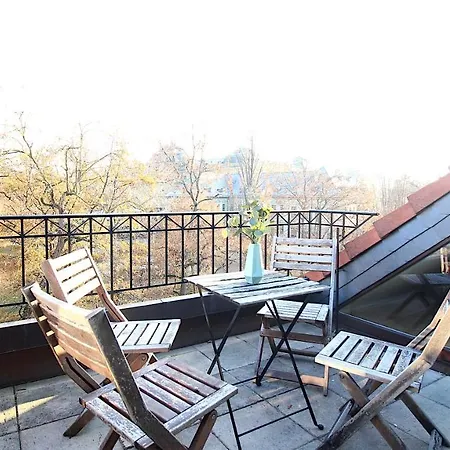 Idyllic Setting In Center - Bright & Modern Apartment