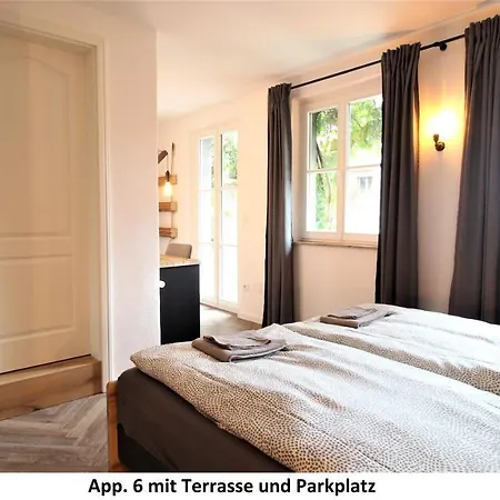 Daire Idyllic Setting In Center - Bright & Modern