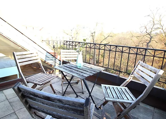 Idyllic Setting In Center - Bright & Modern דירה