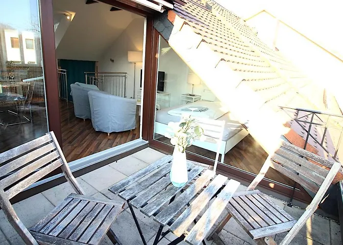 Idyllic Setting In Center - Bright & Modern *
