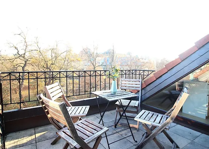 Idyllic Setting In Center - Bright & Modern דירה