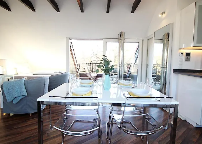 Idyllic Setting In Center - Bright & Modern