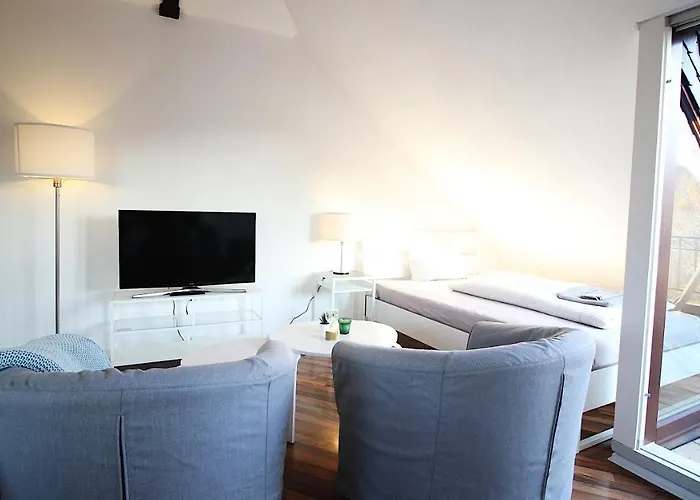 Idyllic Setting In Center - Bright & Modern *